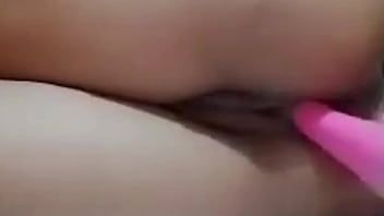 تشغيل أحاول إدخال هزاز في مؤخرتي هذه هي المرة الأولى لي