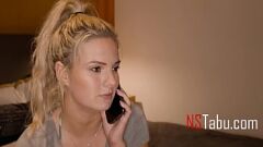 Играть Пляжный секс с неверной женой Лейси Тейт выставлен напоказ