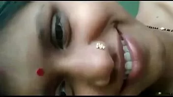 播放 （最好的 cam 性爱网站：63kt.net）bhabhi 吸吮和打电话