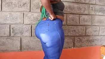 Reproducir Gruesa bbw adolescente aprieta su phat culo en jeans ajustados