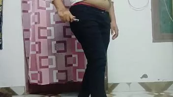 play El ladrón ingresó accidentalmente a la casa del ladrón para robarse la diversión con el ladrón.