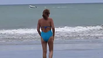 Odtwórz Plaża za bardzo mnie podnieca, pokazuję się i masturbuję przed pieprzeniem