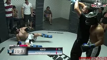 Jouer Une fille brune aux seins naturels est le prix du combat