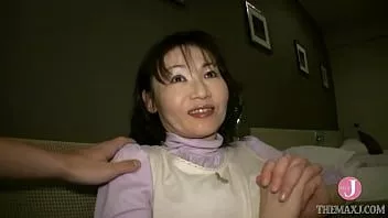 play Mao (40), die noch nie gute Erfahrungen mit einem Mann gemacht und ihre Chance auf eine Heirat verpasst hat, hat ein Juwel von einem Sexvideo. Einführung