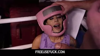 Abspielen Freeusefuck - Freeuse Girls werden beim Boxen vom Trainer gefickt - Summer Vixen, Gia Dibella
