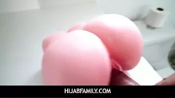 play Hijabfamily - Milf im Hijab bringt mir mehr Nuss-November bei