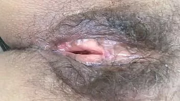 Putar Saya memamerkan vagina berbulu besar saya setelah disetubuhi oleh ayam besar
