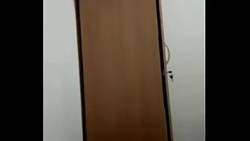 Afspelen Dit is een pornografische video van dibbanflly dibba uit Gambia die in Doha Qatar woont, zijn naakte video waarin hij zijn lul op sociale media laat zien aan dames die hij antwoordt op dit nummer: 974 3169 3183