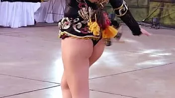Jouer Les carnavals sont arrivés et ma belle-fille danseuse caporale saya me taquine avec son string noir et son énorme cul sensuel