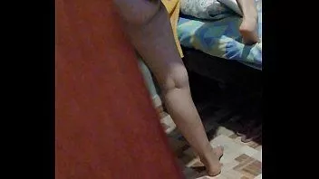 चलाएँ मैं अपने सबसे अच्छे दोस्त की जासूसी करता हूँ। और वह कहती है कि वह सेक्स चाहती है