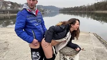 Odtwórz Ryzykowne publiczne ruchanie na pieska - byłem bardzo napalony i potrzebowałem szybkiego ruchania - mini julia