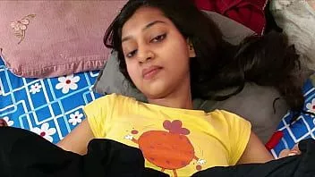 Jouer Un garçon indien suce la chatte d'une demi-soeur adolescente ne peut pas résister au sperme dans la bouche