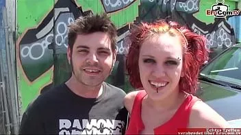 Reproduzir Garota punk ruiva magra com peitinhos fodida