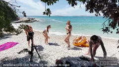 play Sıcak Kamu Lezbiyen Tatili: Bayan Pussycat ve Rebeka Ruby