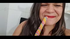 चलाएँ लैटिना कैमगर्ल डायबा हैलोवीन कैंडी हंट से पहले शरारती हो जाती है
