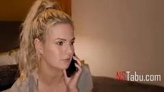 播放 出轨的妻子莱西·泰特的海滩联播曝光