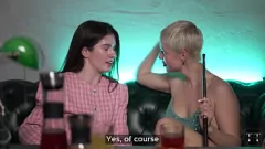 play Blond nastoletnia dziwka Eliz Benson robi niechlujnego głębokiego gardła i liże mokrą cipkę w miejscach publicznych