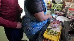 Redare Swathi Indian Swathi nu poate rezista în timp ce îl privește pe Smork în bucătărie