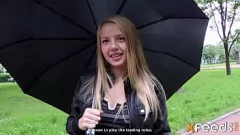 Putar Remaja Rusia Amatir dalam Casting Palsu Berubah Pemotretan Porno Asli dengan Kontol Keras dan Vagina Basah