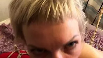 تشغيل ضئيلة شقراء جبهة تحرير مورو الإسلامية مص الديك و deepthroating الديك مع ضخمة الوجه شاعر المليون