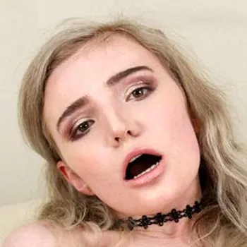 Pornstar Lizi Smoke