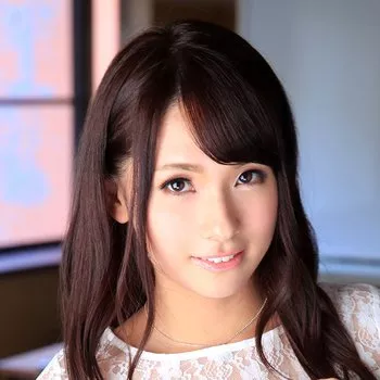 Bintang porno Yui Oba